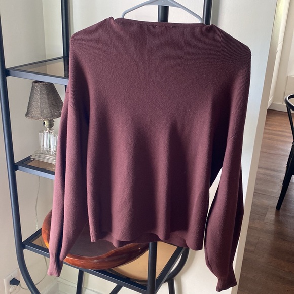 Women’s Dynamite sweater - Picture 3 of 3